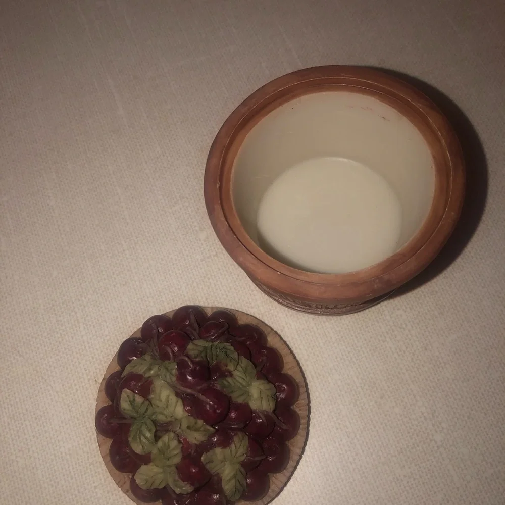 Vintage 1993 Dezine‎ Grape Basket Trinket Box Collectible Hand Painted